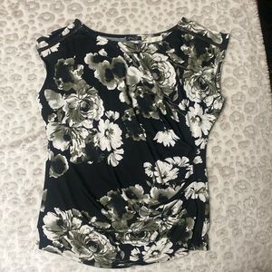 Women’s sleeveless top with zipper shoulder detail